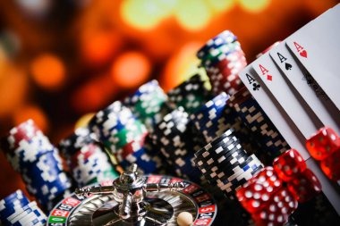 AduQ card game interface on olxroro showing hand rankings and player cards